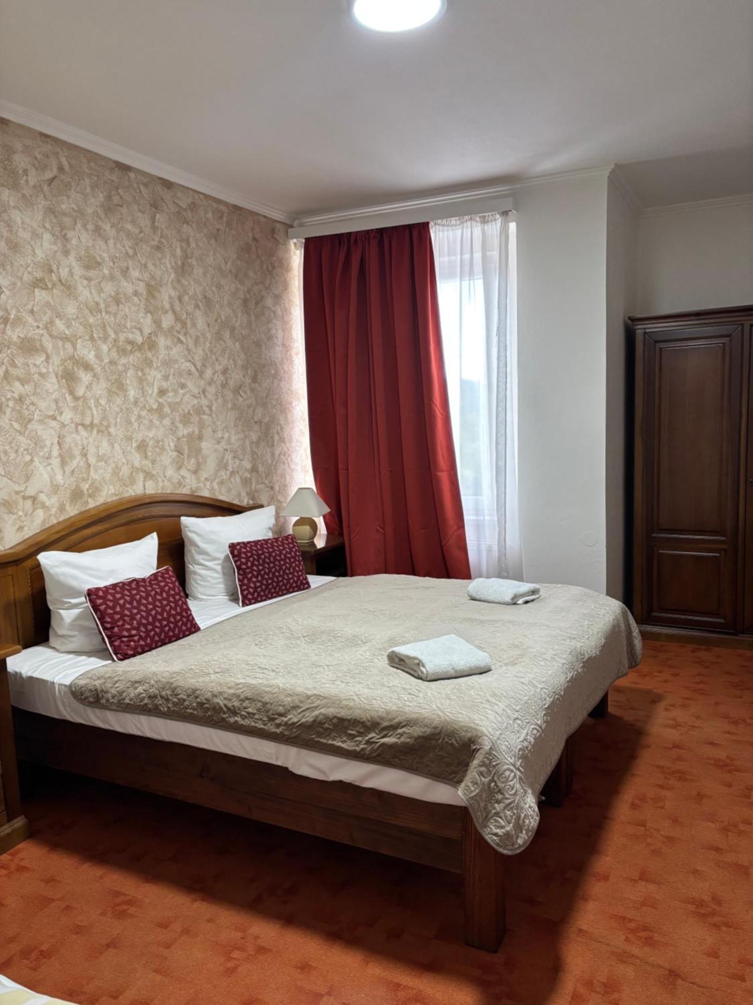 Hotel Bila Ruze ปีเซค ภายนอก รูปภาพ