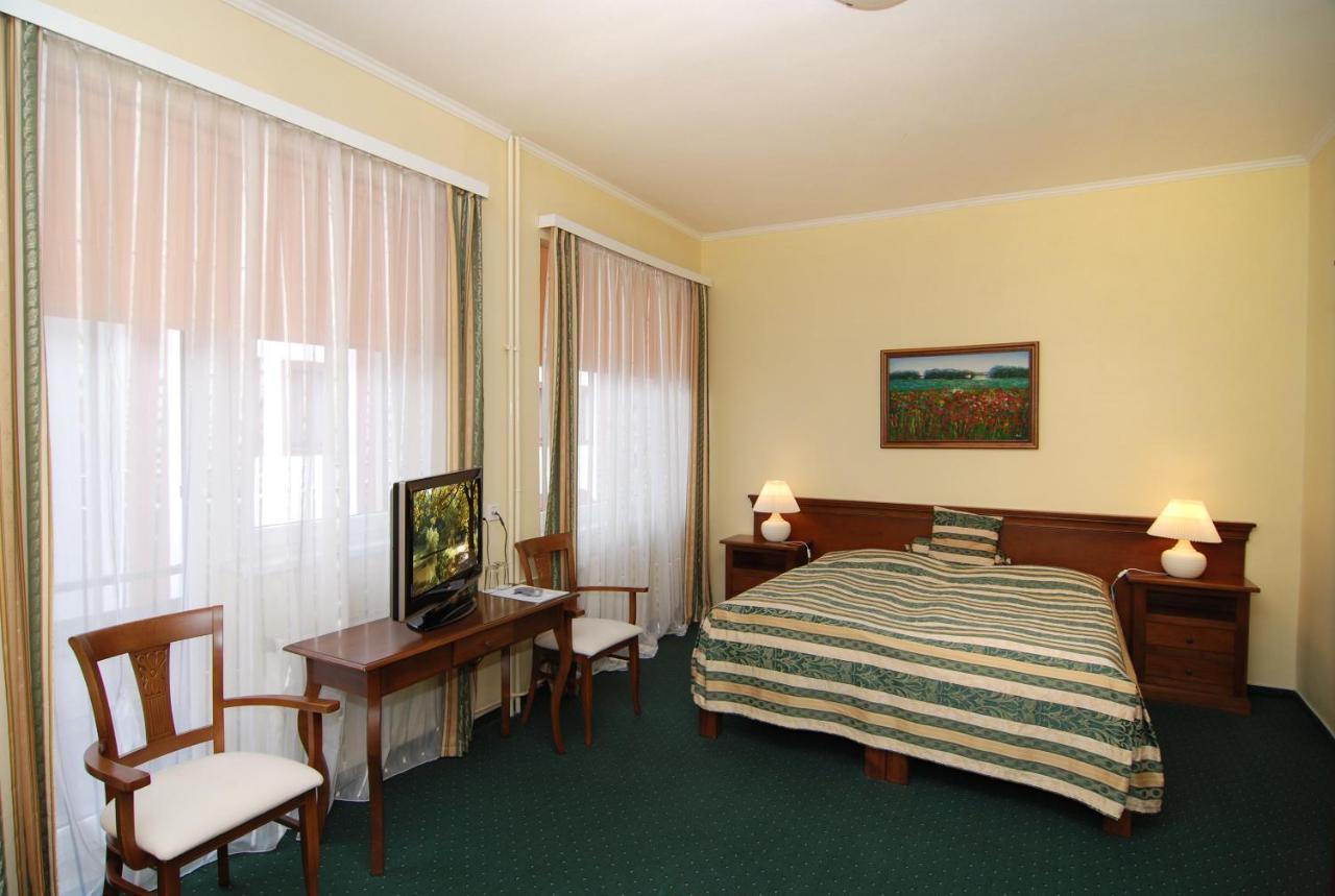 Hotel Bila Ruze ปีเซค ภายนอก รูปภาพ