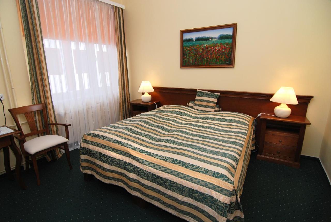 Hotel Bila Ruze ปีเซค ภายนอก รูปภาพ